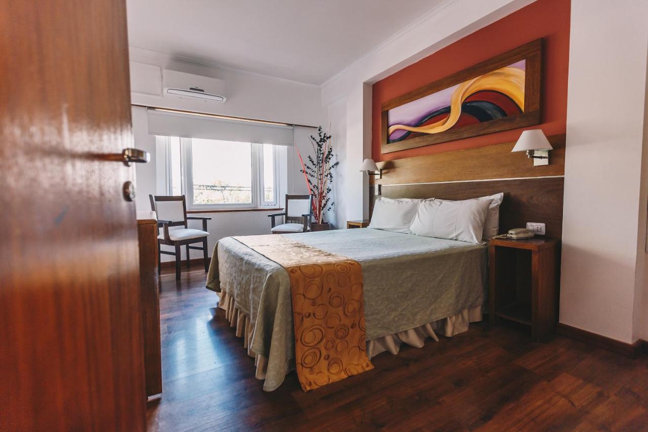 Los Tilos Hotel Y Spa By Cph Villa Carlos Paz Eksteriør billede